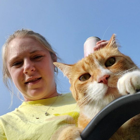 Meet your Posher, Courtney - Picture 1 of 1